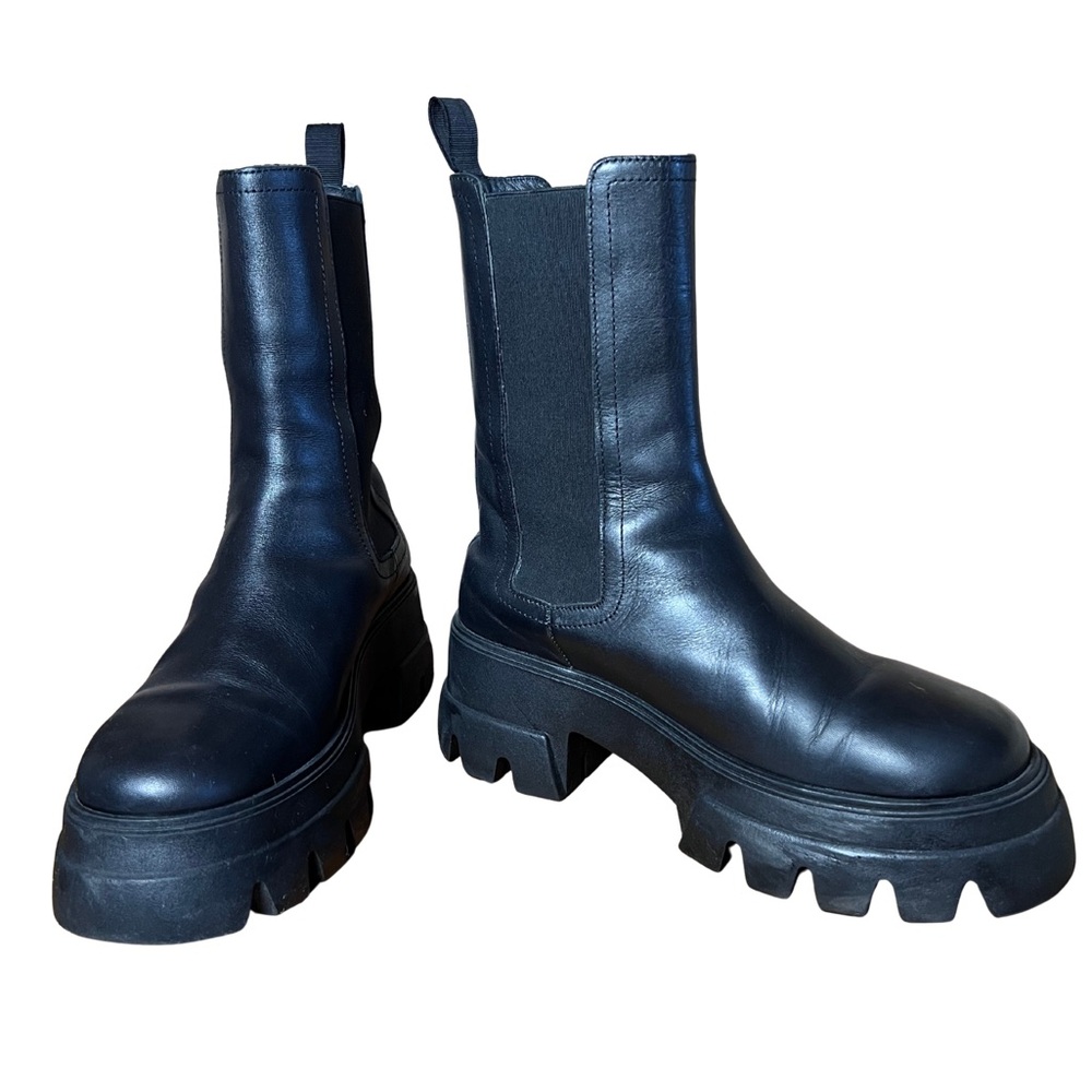 Thursday Reign Chunky Chelsea Boots Size 8